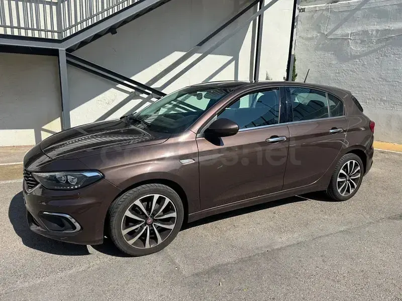 Usado Fiat Tipo Lounge 95 CV (69 kW) 2016 Gris / plata Berlina