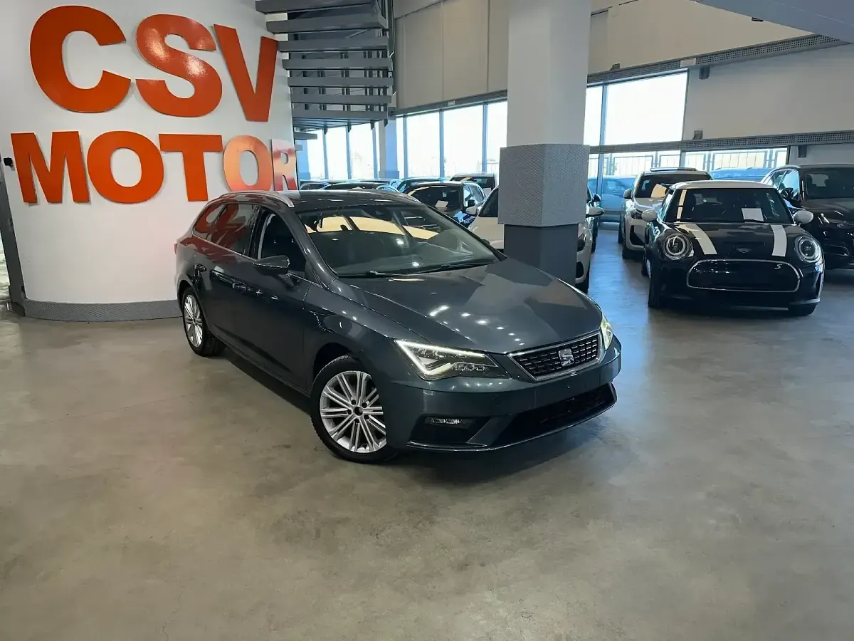 Usado Seat Leon XCELLENCE 150 CV (110 kW) 2020 Gris / plata Utilitario
