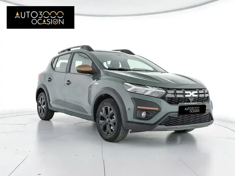 Usado Dacia Sandero Extreme 101 CV (74 kW) 2025 Verde Berlina