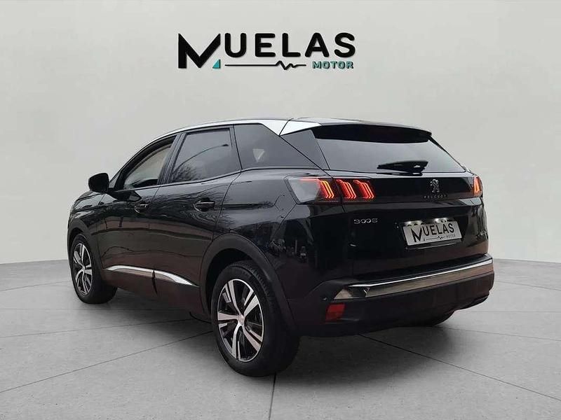 Usado Peugeot 3008 Allure 120 CV (88 kW) 2021 Negro SUV