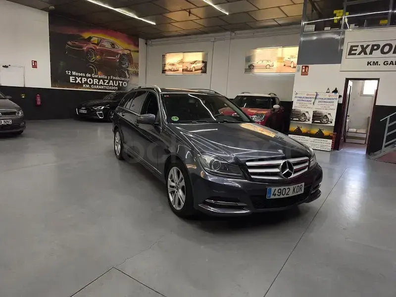 Usado Mercedes C220 Avantgarde 170 CV (125 kW) 2013 Gris / plata Familiar