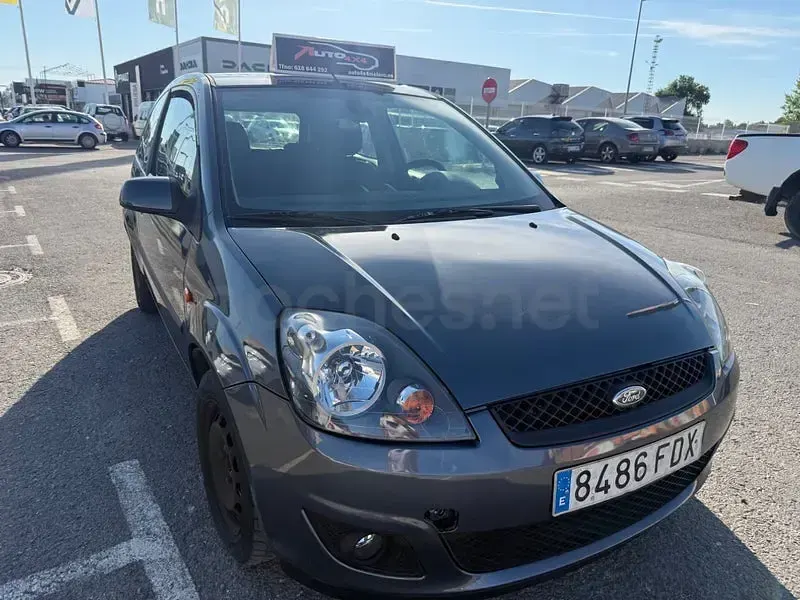 Usado Ford Fiesta Ambiente 68 CV (50 kW) 2007 Gris / plata Utilitario