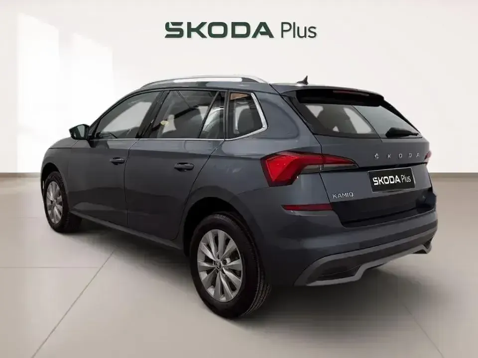 Usado Skoda Kamiq Ambition 95 CV (69 kW) 2021 Gris SUV