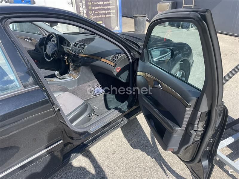 Usado Mercedes E270 Avantgarde 170 CV (125 kW) 2003 Negro Berlina