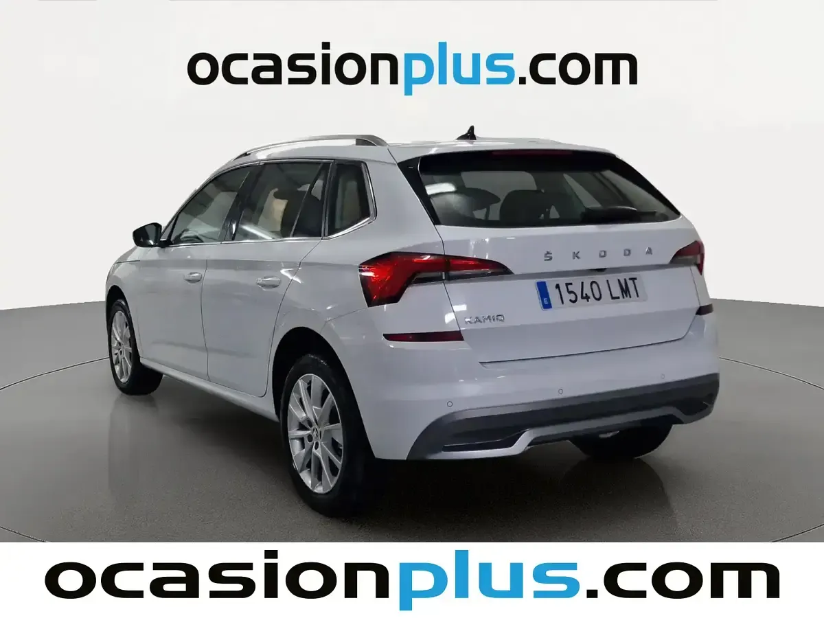 Usado Skoda Kamiq Ambition 110 CV (80 kW) 2021 Blanco SUV