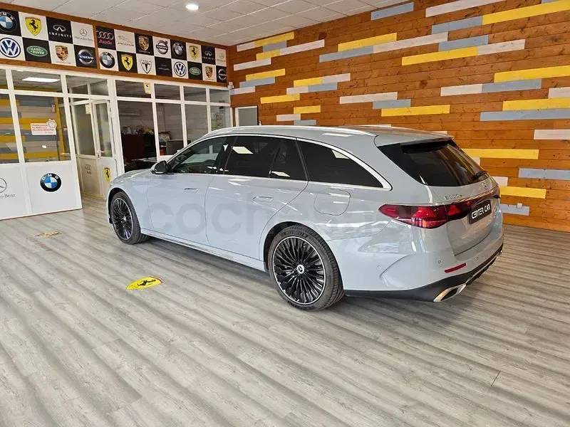 Używany Mercedes E300 313 KM (230 kW) 2024 Szary Kombi