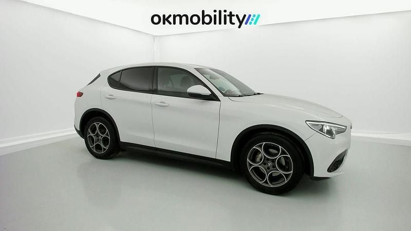 Usado Alfa Romeo Stelvio Sprint 160 CV (117 kW) 2022 Blanco ártico SUV