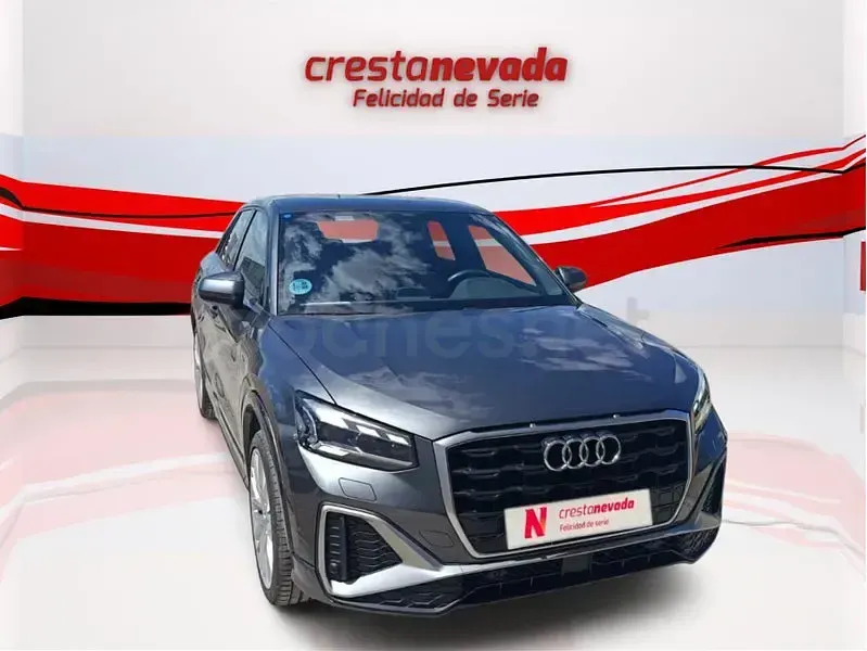 Usado Audi Q2 S-Line 150 CV (110 kW) 2024 Gris / plata SUV