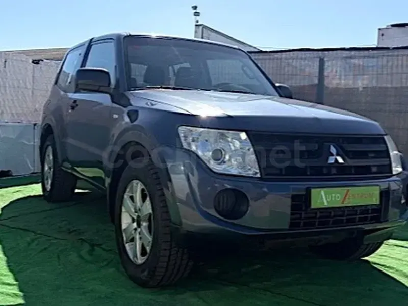 Usado Mitsubishi Montero Motion 200 CV (147 kW) 2010 Gris / plata SUV