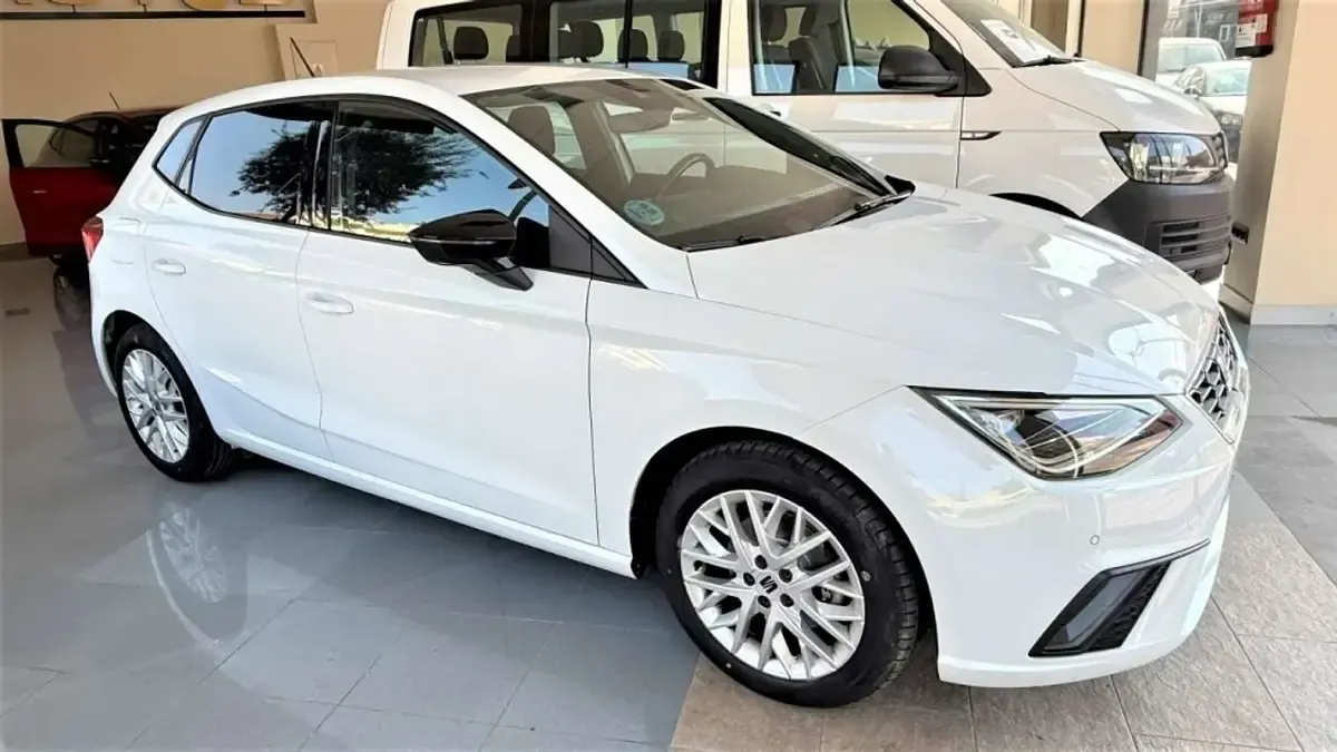 Usado Seat Ibiza FR 110 CV (80 kW) 2022 Blanco Utilitario