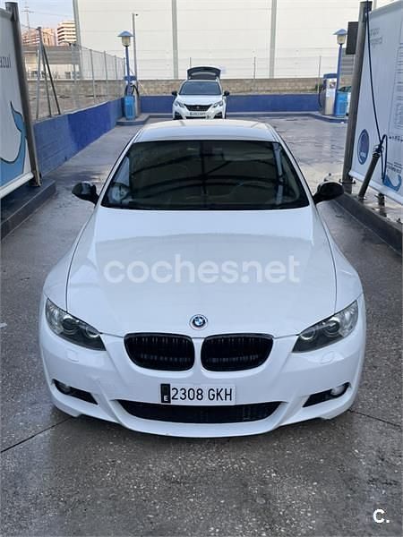 Begagnad BMW 320 177 HK (130 kW) 2008 Vit Sportkupé