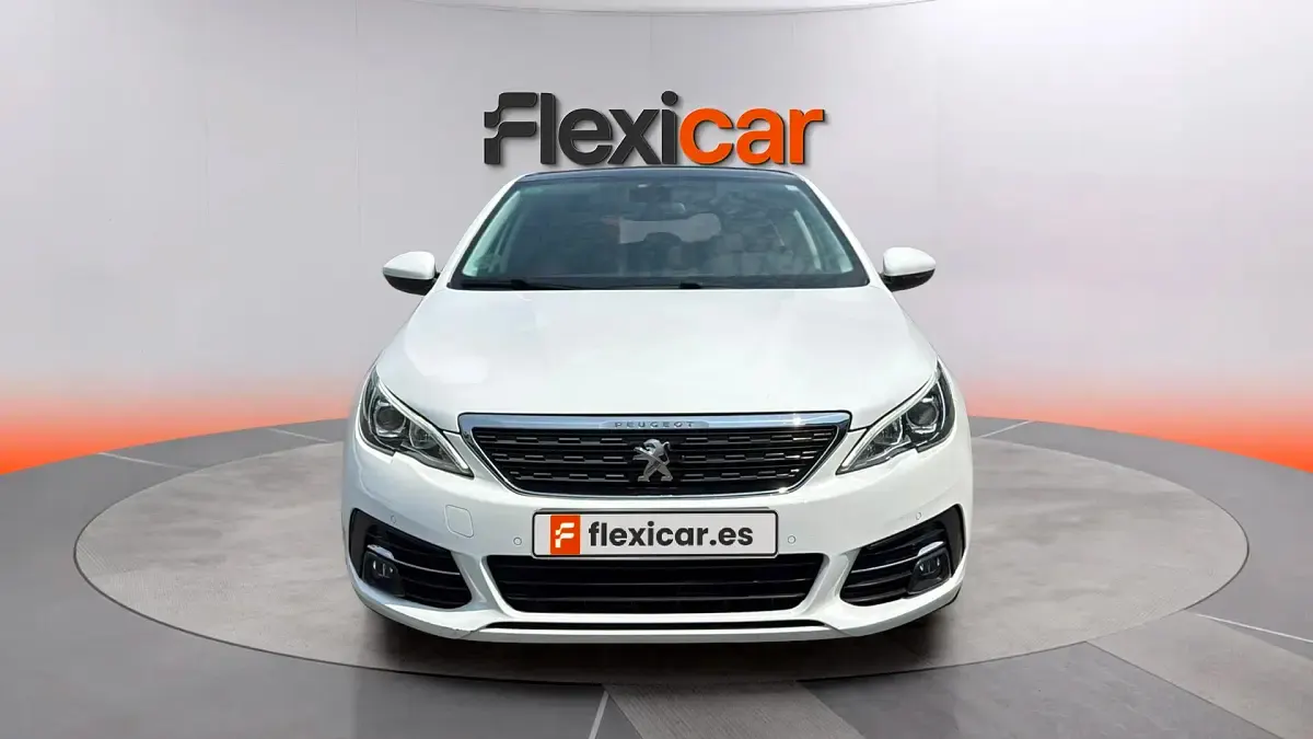 Usado Peugeot 308 Allure 131 CV (96 kW) 2018 Blanco Berlina