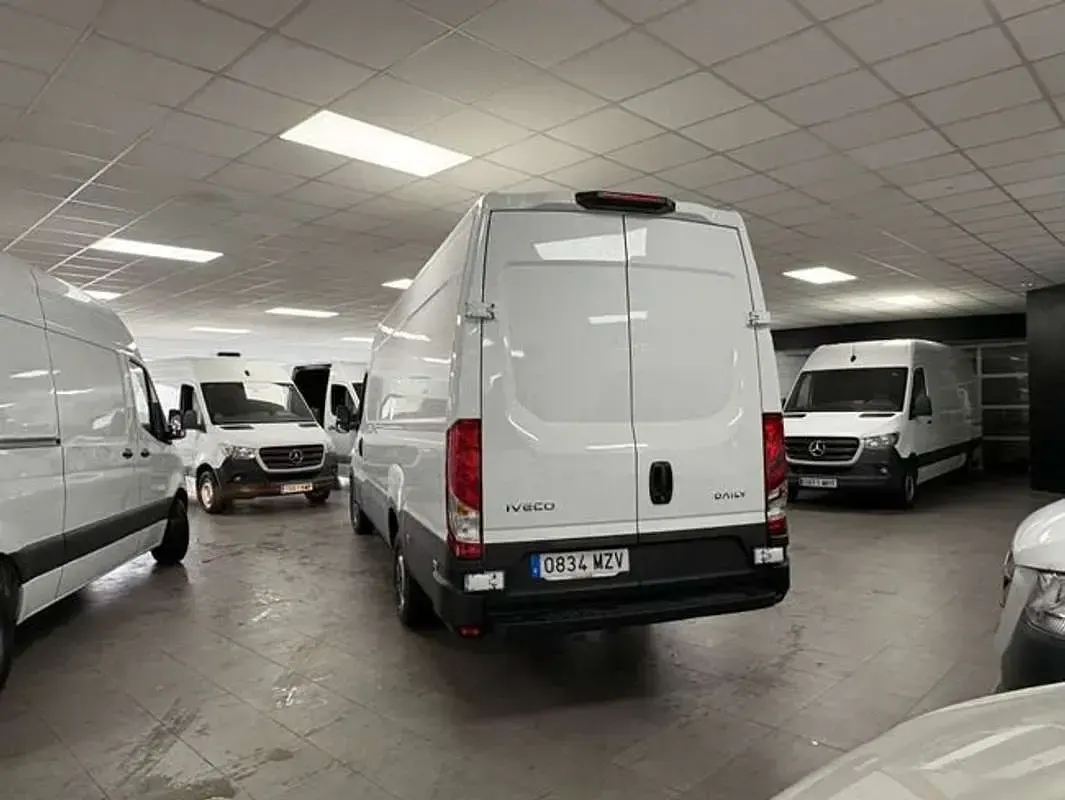 Usado Iveco Daily 160 CV (117 kW) 2025 Blanco Van