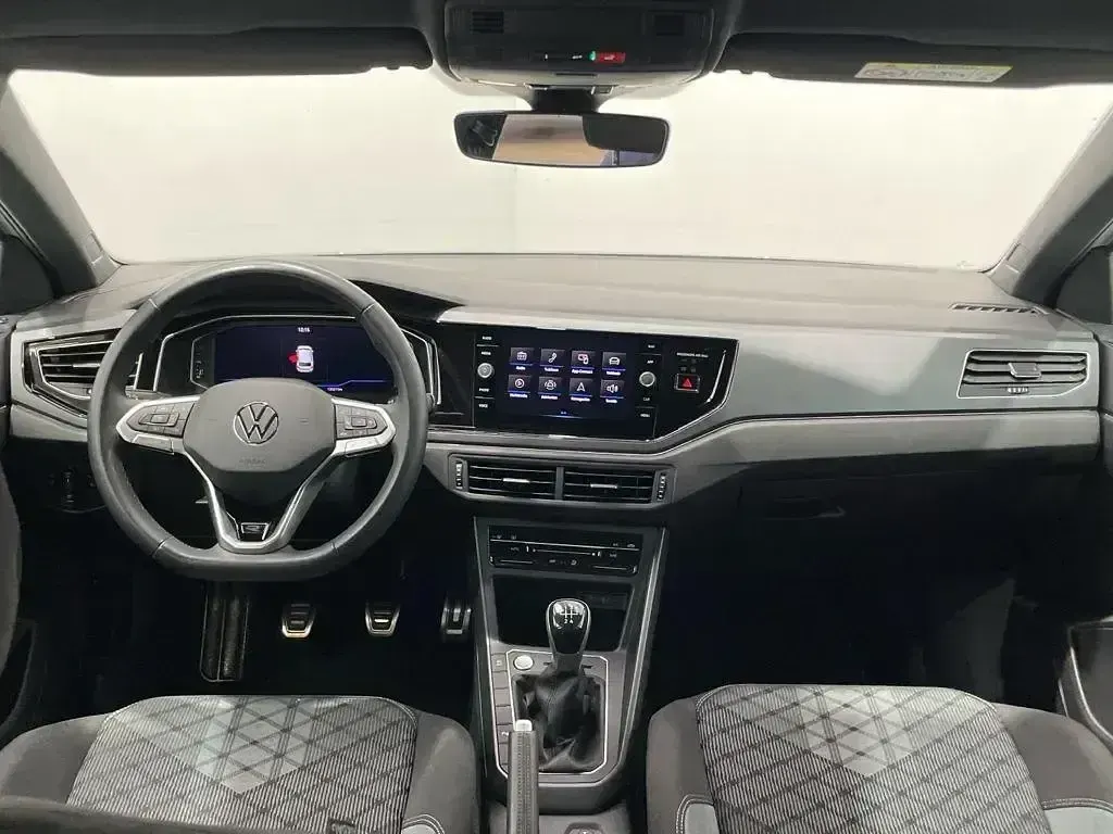 Usado VW Polo R-line 95 CV (69 kW) 2022 Gris Utilitario