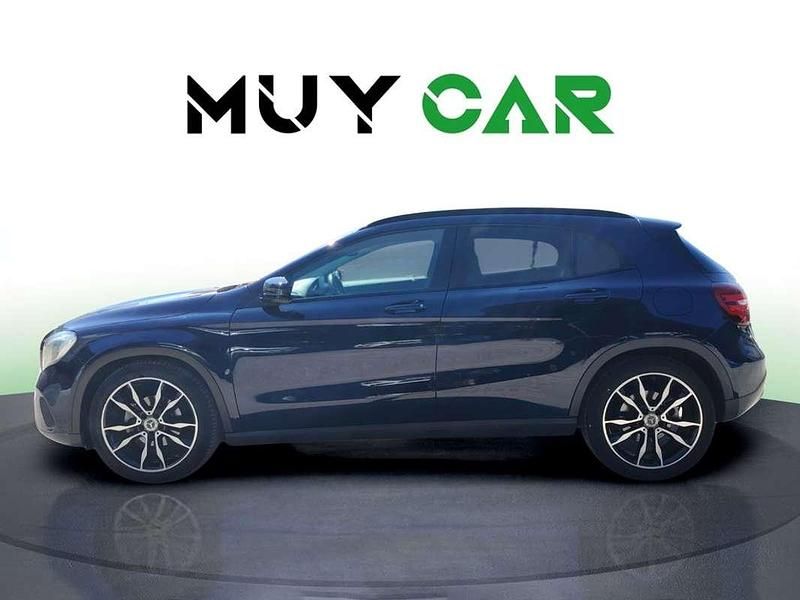 Usado Mercedes GLA180 122 CV (89 kW) 2018 Azul SUV