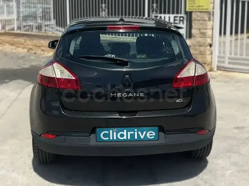 Usado Renault Mégane Dynamique 110 CV (80 kW) 2010 Negro Berlina