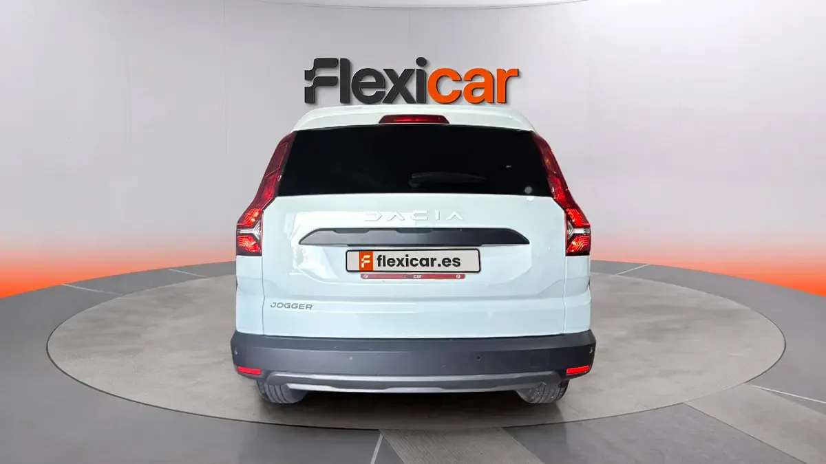Usado Dacia Jogger Expression 110 CV (80 kW) 2023 Blanco Monovolumen