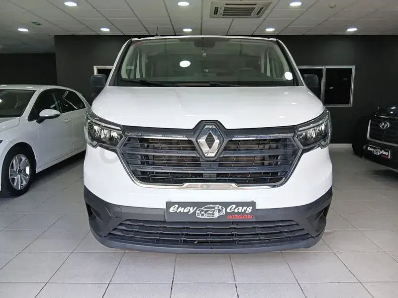 Usado Renault Trafic Equilibre 110 CV (80 kW) 2023 Blanco Monovolumen