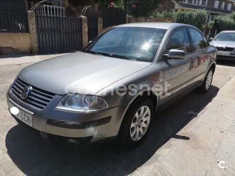 Używany VW Passat Edition 100 KM (73 kW) 2002 Szary Sedan/Limuzyna