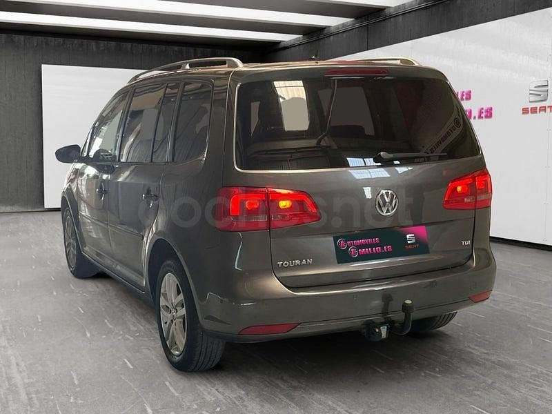 Usado VW Touran Advance 105 CV (77 kW) 2012 Gris / plata Monovolumen
