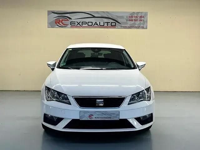 Begagnad Seat Leon Style 131 HK (96 kW) 2019 Vit Halvkombi