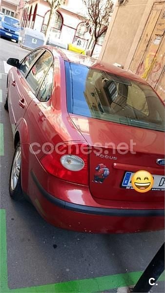 Usado Ford Focus Trend 100 CV (73 kW) 2008 Rojo Berlina