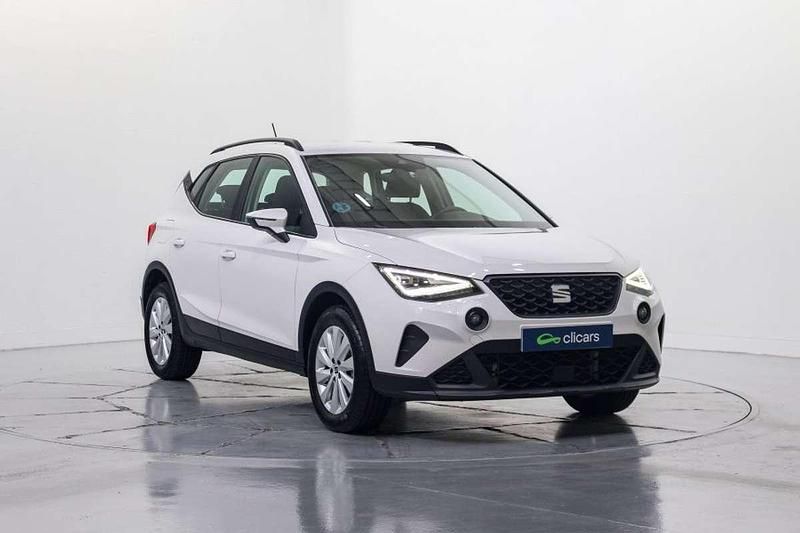 Usado Seat Arona Style 110 CV (80 kW) 2022 Blanco SUV
