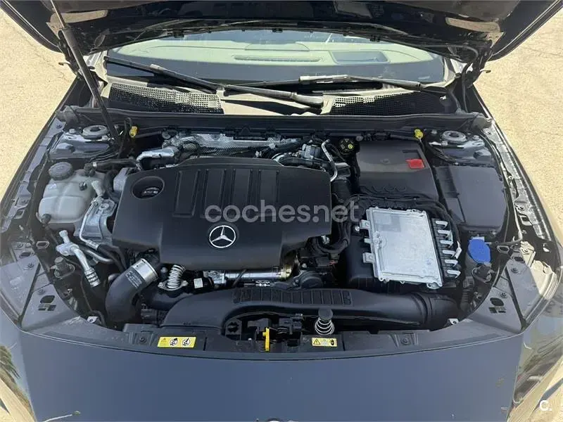Usado Mercedes CLA200 Shooting Brake 150 CV (110 kW) 2023 Negro Familiar