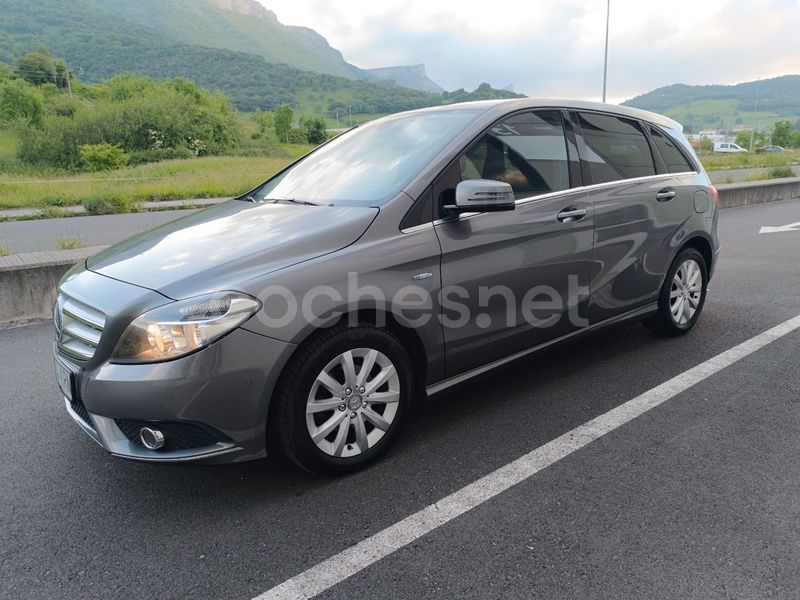 Gris / plata Usado 2012 Mercedes B180 Monovolumen | 9490 € (Caro) - Imagen 1/4