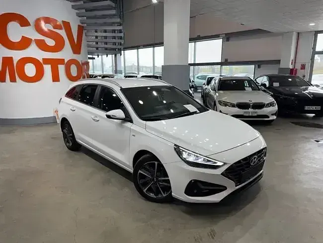 Begagnad Hyundai i30 N Line 120 HK (88 kW) 2024 Vit Sedan