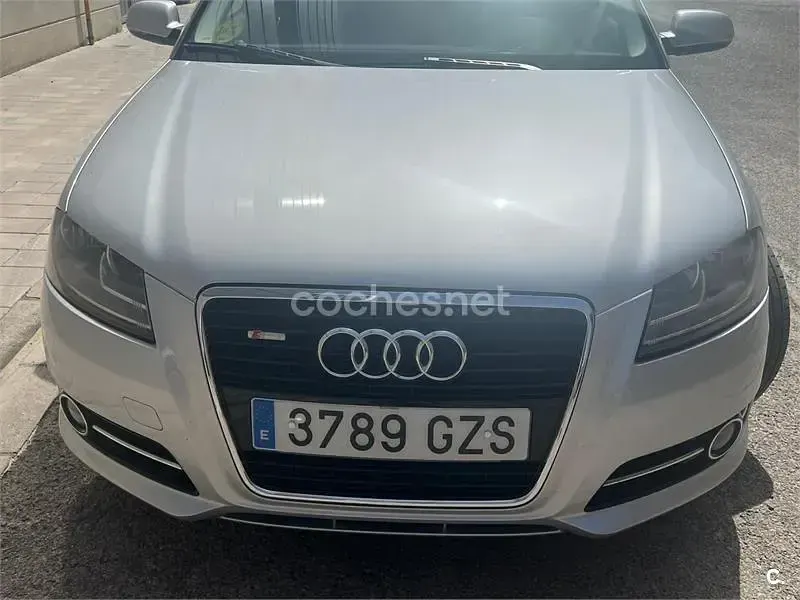 Usado Audi A3 Sportback Ambition 140 CV (102 kW) 2010 Gris / plata Utilitario