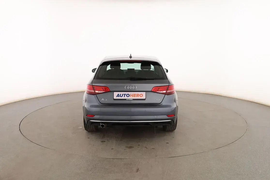 Usado Audi A3 Sportback Design 115 CV (84 kW) 2018 Gris Utilitario