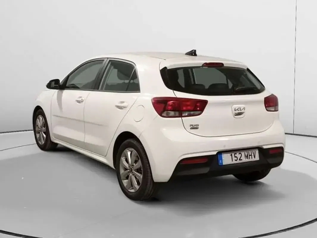 Usado Kia Rio 101 CV (74 kW) 2023 Blanco Utilitario