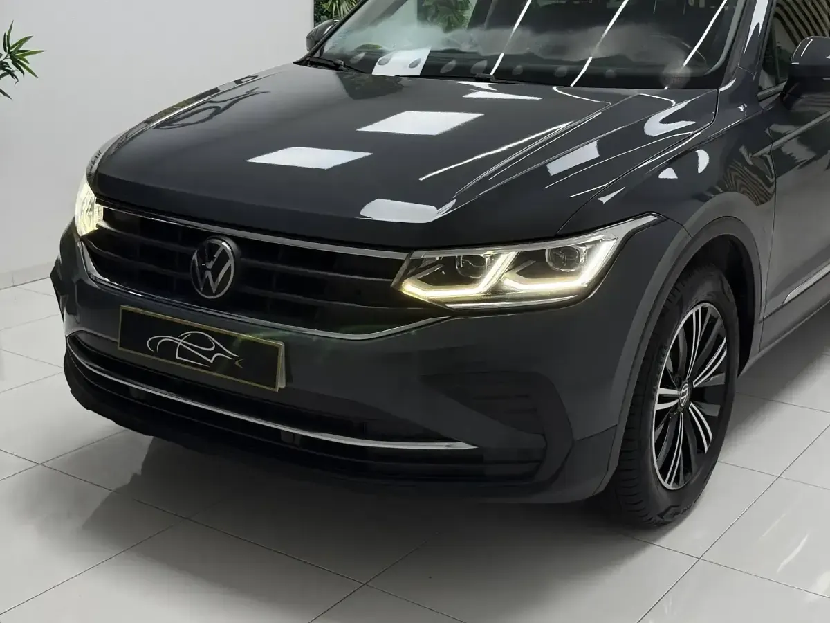Usado VW Tiguan Life 150 CV (110 kW) 2024 Gris SUV