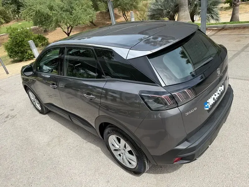 Usado Peugeot 3008 Active 130 CV (95 kW) 2021 Gris / plata SUV