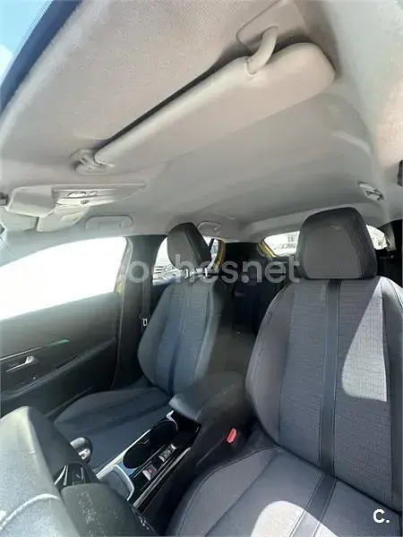 Usado Peugeot 208 Style 100 CV (73 kW) 2022 Amarillo Utilitario