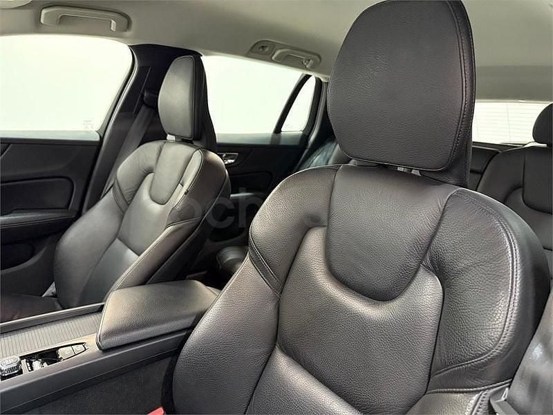 Usado Volvo V60 Momentum 150 CV (110 kW) 2020 Negro Familiar