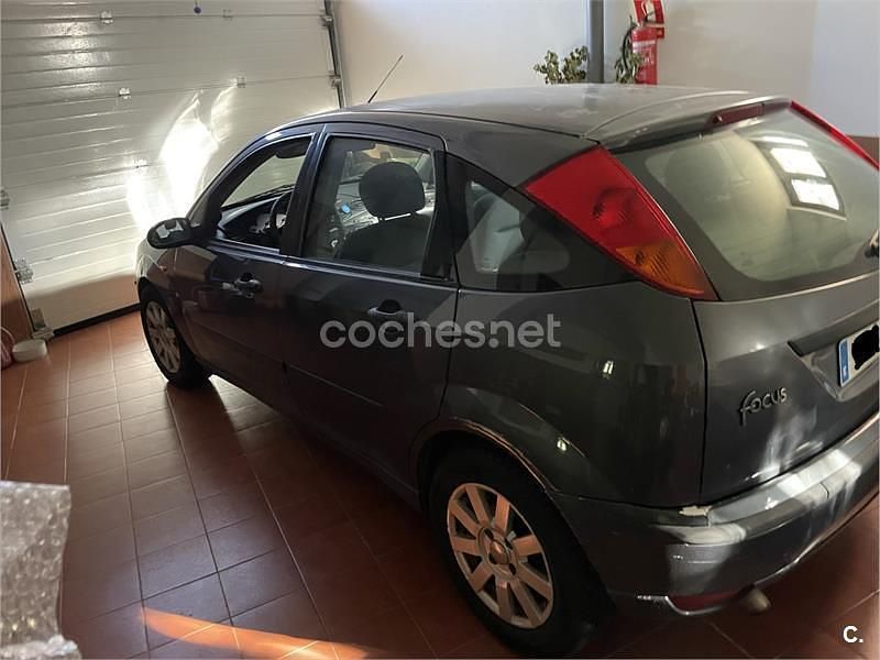 Usado Ford Focus Trend 115 CV (84 kW) 2003 Gris / plata Berlina