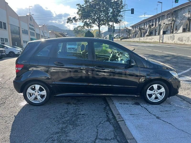Usado Mercedes B180 109 CV (80 kW) 2009 Negro Monovolumen