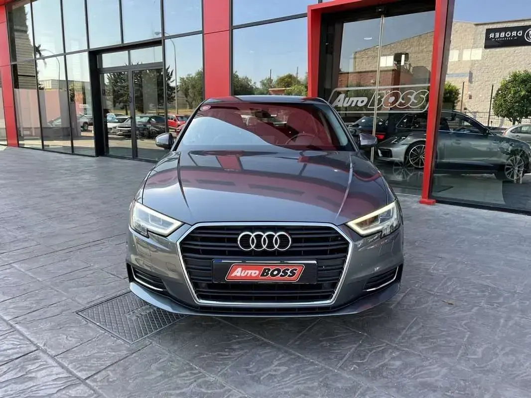 Usado Audi A3 Sportback Premium 116 CV (85 kW) 2019 Gris Utilitario