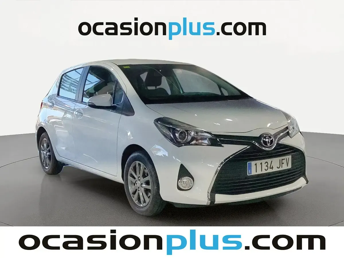 Usado Toyota Yaris Active 99 CV (72 kW) 2015 Blanco Utilitario