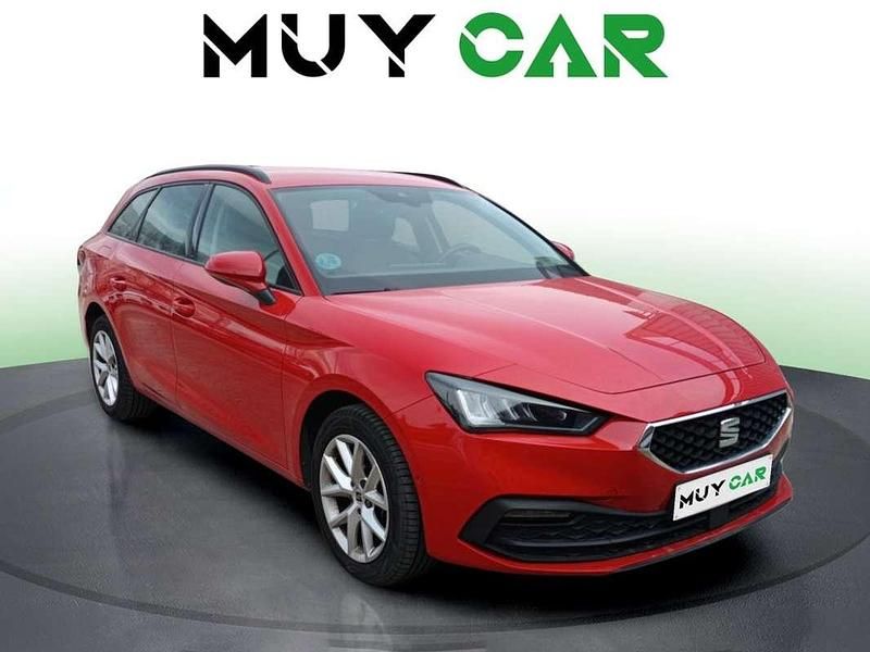 Usado Seat Leon ST Style 116 CV (85 kW) 2022 Rojo Familiar