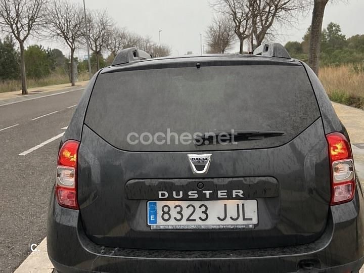 Usado Dacia Duster Lauréate 125 CV (91 kW) 2015 Negro SUV
