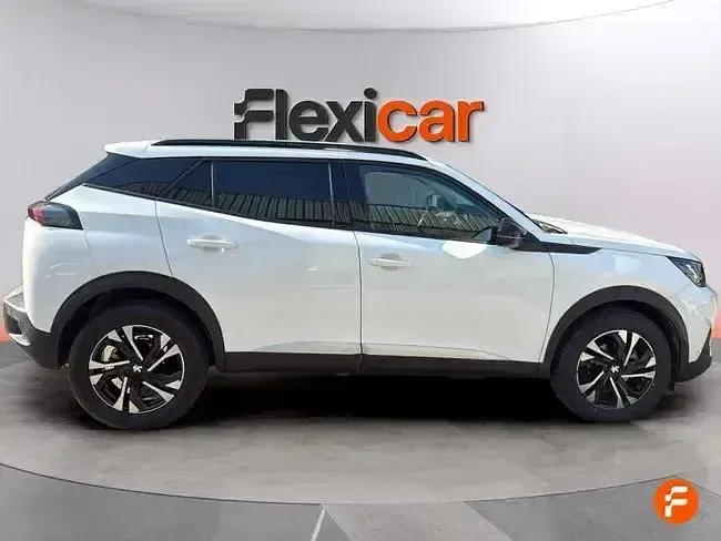 Usado Peugeot 2008 Allure 110 CV (80 kW) 2021 Blanco SUV