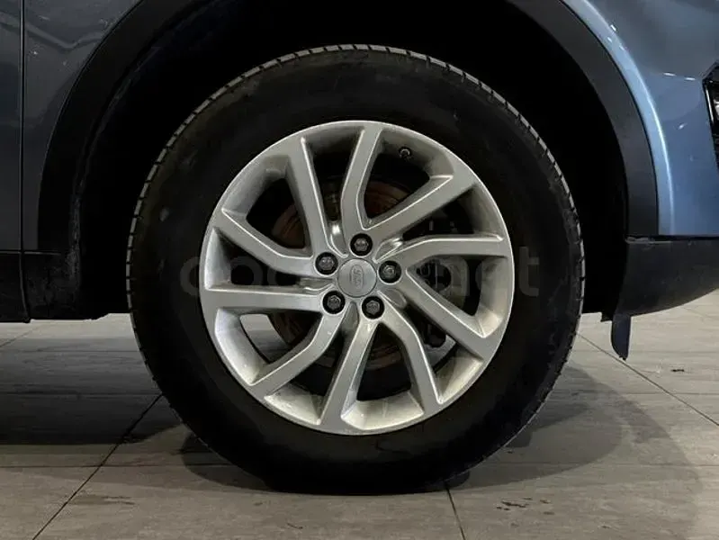 Usado Land Rover Discovery Sport SE 150 CV (110 kW) 2019 Gris / plata SUV