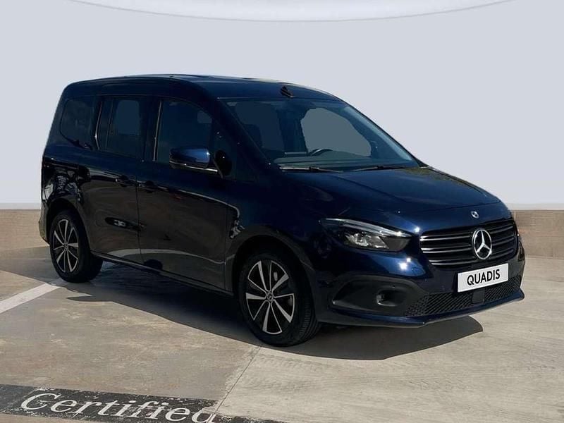 Usado Mercedes 180 116 CV (85 kW) 2024 Azul Berlina