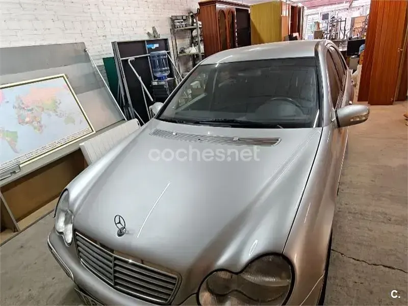Usado Mercedes C220 Elegance 143 CV (105 kW) 2002 Gris / plata Berlina