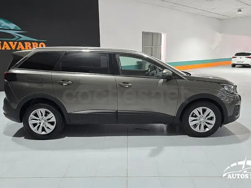 Usado Peugeot 5008 Active 120 CV (88 kW) 2017 Verde SUV
