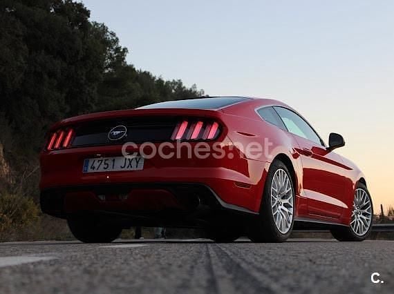 Usado Ford Mustang Fastback 314 CV (230 kW) 2017 Rojo Coupe
