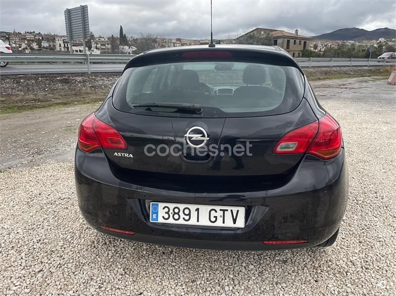 Usado Opel Astra Enjoy 100 CV (73 kW) 2010 Negro Berlina